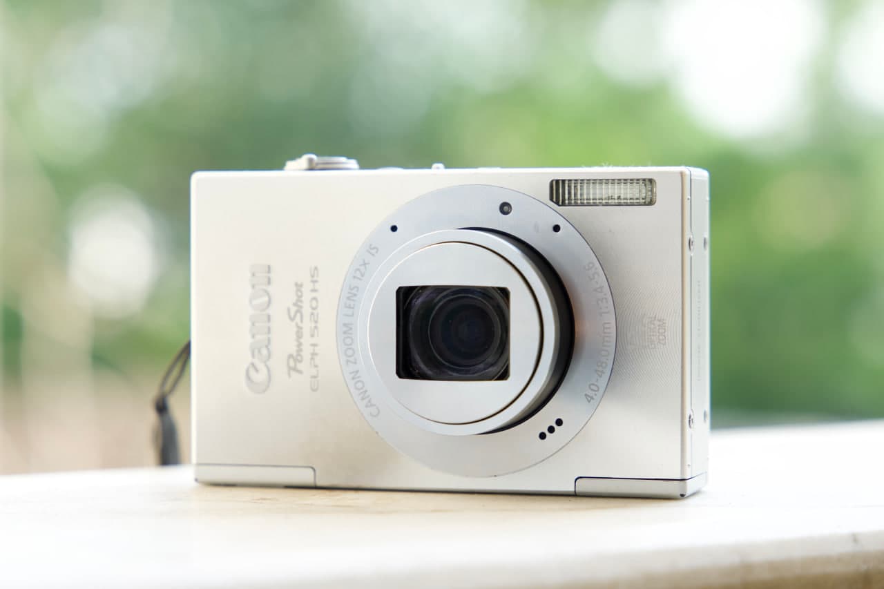 Canon PowerShot ELPH 520 HS - Canon camera equipment in excellent condition