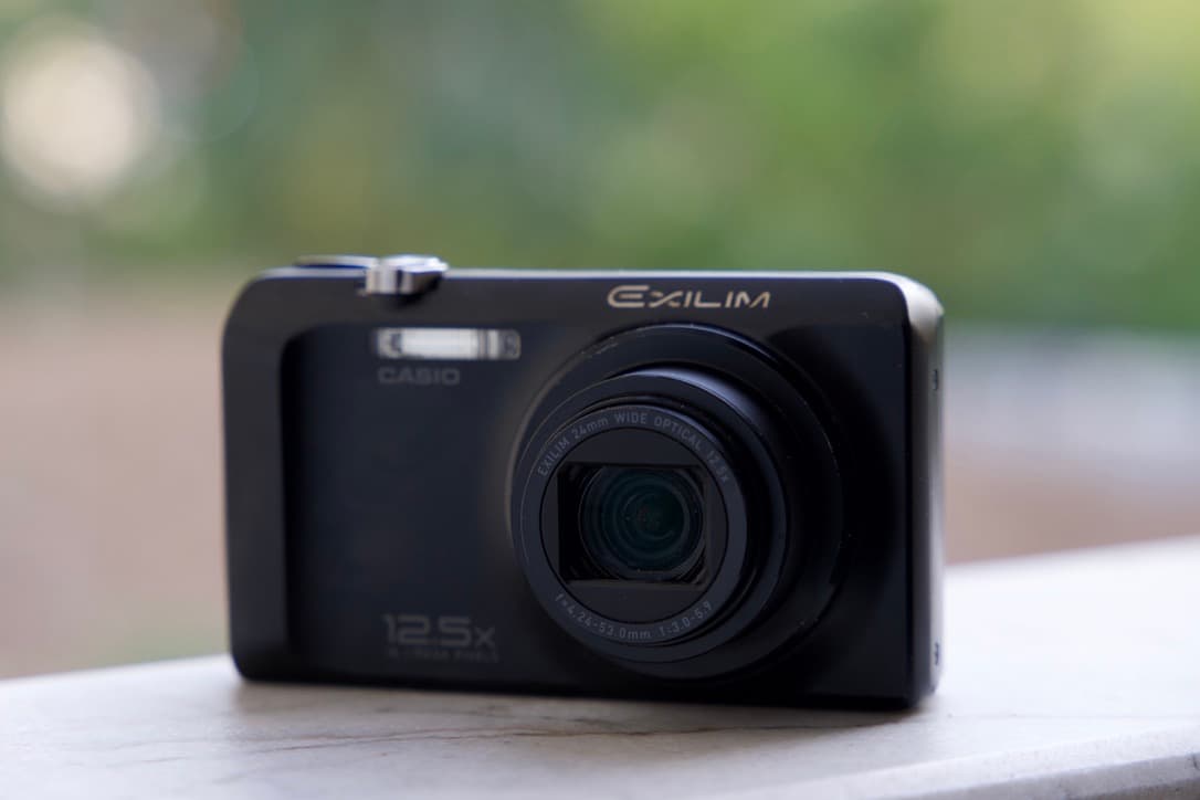 Casio Exilim EX-H30 - Casio camera equipment in good condition